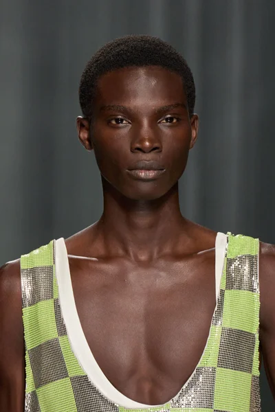 Look 180